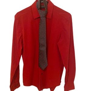 Van Heusen men slim fit red size small